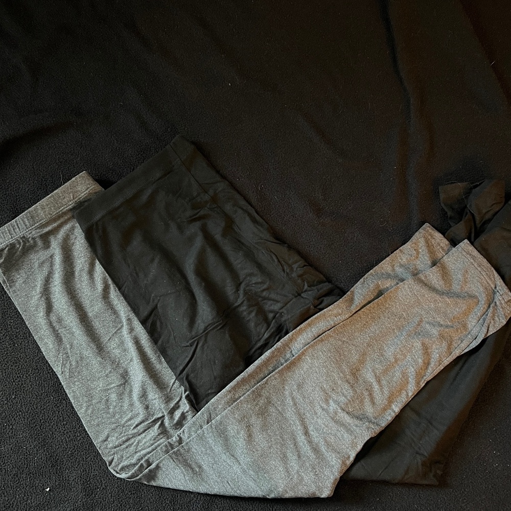 2 pairs of leggings